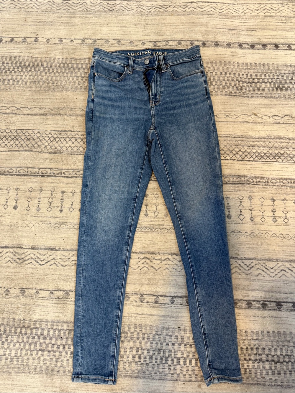American Eagle Outfitters Women's Skinny Jeans in Medium Blue Wash